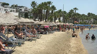Bodrum'da plajlarda bayram yoğunluğu yaşanıyor