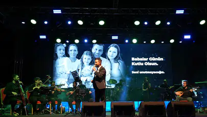 Balıkesir Büyükşehir’in Babalar Günü konserinde Ferdi Zeyrek unutulmadı