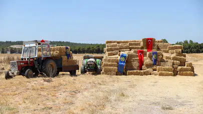 Buca Belediyesi'nden çiftçilere destek: Saman balyaları üreticilere teslim edildi