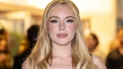 Lindsay Lohan’ın Uzun Bacak Pozu Olay Oldu! Gerçek mi Photoshop mu?