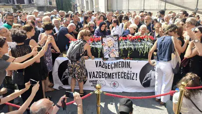 Emine Ocak’a Son Veda: “Senin Köklerin, Dalların, Çiçekleriniz Anne”