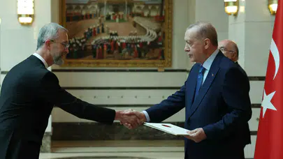 Cumhurbaşkanı Erdoğan, yeni büyükelçileri kabul ederek Türkiye'nin uluslararası ilişkilerini güçlendiriyor!