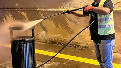 Manavgat’ta Temizlik Ekipleri Turist Yoğunluğuna Karşı Gece Mesaisinde