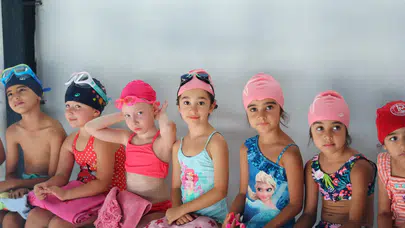 Bodrum Belediyesi'nden Çocuklara Ücretsiz Yüzme Kursları Başladı!