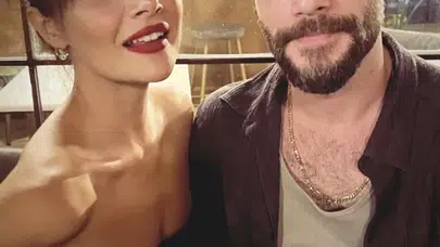 Sinem Ünsal ve Berk Cankat Yunanistan Tatilinde Aşk Pozlarıyla Büyüledi!