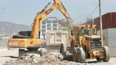 Burhaniye'de Altyapı Yenileme: Yollar ve Yaya Bisiklet Yolları Onarılıyor
