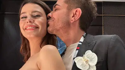 Yıllar Geçse de Aşk Taze: Beren Saat ve Kenan Doğulu’dan Duygusal Yıl Dönümü Mesajları