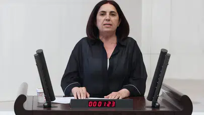 DEM Parti'den Çelenk: "Emekliler yoksullukla mücadele ediyor, iyileştirme şart!"
