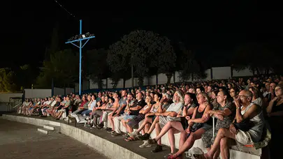 Burhaniye Kitap Fuarı’nda Müzikten Tiyatroya, Söyleşilerden Sinemaya Kültür Şöleni Devam Ediyor