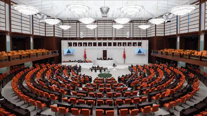 Anayasa değişiklik teklifinde ilk iki madde komisyondan geçti