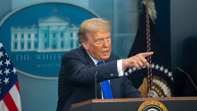 Trump’tan Medyedev’e: "Sözlerine Dikkat Et, Çok Tehlikeli Bir Alandayız"