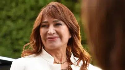 Demet Akbağ’ın Hayatı: Acı, Başarı ve Sahne Işıkları