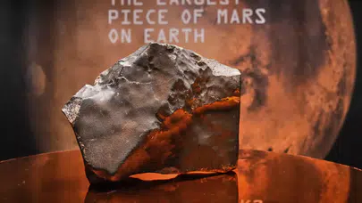 New York'ta Mars meteoriti 5,3 milyon dolara satıldı!