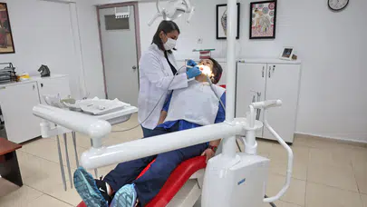 İzmir Konak Belediyesi'nden ücretsiz ağız ve diş sağlığı hizmeti yüzleri güldürüyor