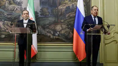Lavrov ve Arakçi, İran krizine diyalogla çözüm arayışında bir araya geldi
