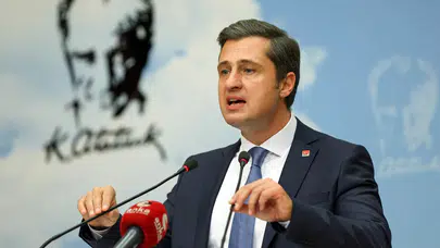 Deniz Yücel’den İktidara Sert Tepki: “Yangınlarda Bakan Evlatları Rahat, Halk Yanıyor”