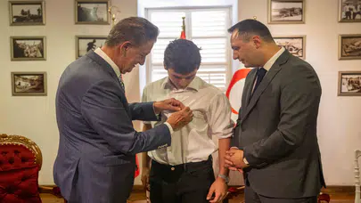 Hüsnü Bozkurt’tan Başkan Eşki’ye ziyaret: “Gençlerle umut büyüyor”