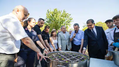 İzmir'de Aşure Geleneği Sürdürülüyor: Tugay’dan Dayanışma Mesajı