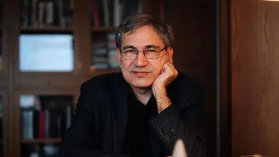 Hürriyet, 'hayır' diyen Orhan Pamuk'un söyleşisini sansürledi!