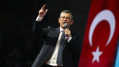 Özgür Özel’den Net Mesaj: “Kaybedilmiş Seçimin Şarkısını Terk Etmek Gerekir”