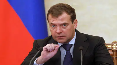 Medvedev’den Trump’a Sert Yanıt: “Teatral Ültimatom”