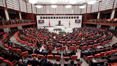 CHP'Lİ ERDEM: ÜLKESİNİ TEK ADAM REJİMİYLE YÖNETEN KATAR EMİRİNE SEVGİNİZİN NEDENİ NEDİR?