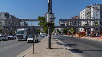 Karşıyaka'da yeni yaya üst geçidi, güvenliği ve ulaşım konforunu artıracak