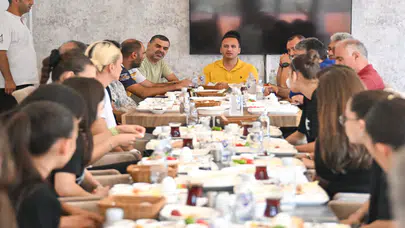 Bornova'nın Sultanları, Zirveyi Ele Geçirdi: Namağlup Takım Başkan Eşki ile Bir Araya Geldi!