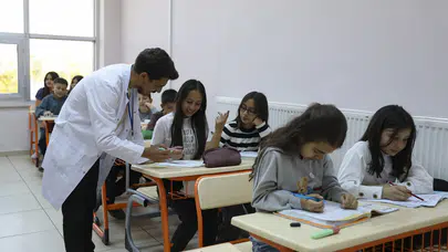 Mersin Büyükşehir Kurs Merkezleri, Gençlerin Liseye Geçiş Hayallerine Rehberlik Ediyor