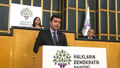 Demirtaş: Darbede AKP'li izi çıkabilir; 'Darbeciler kaybetti, demokrasi kazandı' söylemi tam bir aldatmacadır