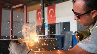 Belediye Atölyeleri Üretimde: Yeni Masa, Bank ve Park Çitleri Hazır!