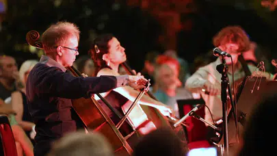 MAV Cello Ensemble, İzmir'de büyüleyici bir konserle dinleyicilere müzik ziyafeti sundu!