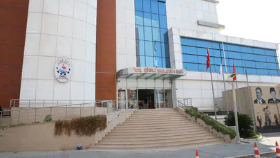 Çocuklardan Yetişkinlere Sanat Atölyeleri: Çiğli Belediyesi Yazı Renklendiriyor