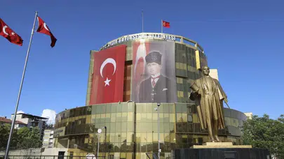 Aydın Halkı Çerçioğlu’nun AK Parti’ye Geçişine Tepkili: “Oylarımız Haram Olsun”
