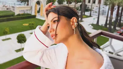“Eşref Rüya”nın Başarılı Oyuncusu Demet Özdemir Tatil Fotoğraflarıyla Beğeni Topladı