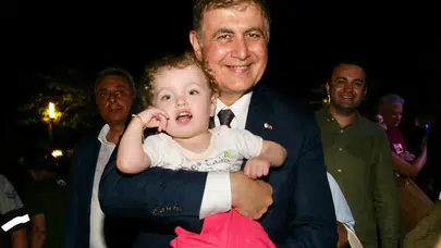Cemil Tugay Karşıyakalılarla Mahalle Şenliği'nde Buluştu