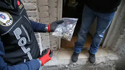 Bakan Yerlikaya Açıkladı: 1,9 Milyon Hap, 256 Kilo Ham Madde Ele Geçirildi