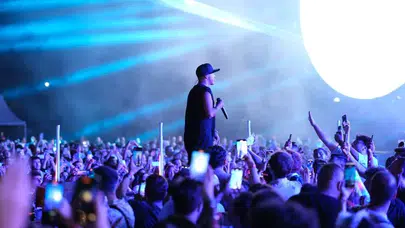 Manga’dan Rock Rüzgarı: İstanbul Festivali’nde Sahne Stili ve Performansıyla Büyüledi