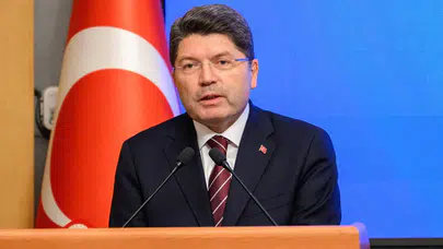 Adalet Bakanı Yılmaz Tunç, Özgür Özel'in HSK talebini 'boş' diyerek yalanladı!
