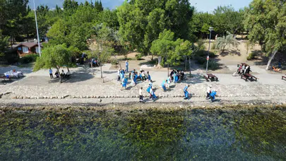 İzmir'de gönüllülerden çevre temizliği: Çakalburnu Lagünü'nde atıklar geri dönüştürülecek!