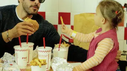 Bebek’te Barış Arduç ve Kızı Jan Asya’dan Kalp Isıtan Anlar