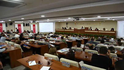 Gençlere Güçlü Destek: Karabağlar Belediyesi'nden Barınma ve Kırtasiye Hamlesi!
