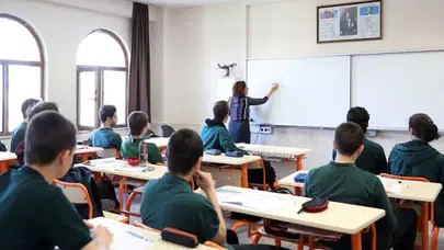 MEB Genelgesiyle Yeni Eğitim Yılı Kuralları: Zilsiz Okul, Cep Telefonu Yasağı ve Aile Yılı Etkinlikleri