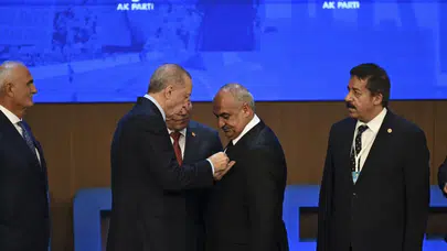 Erdoğan’ın Töreni: CHP’den AK Parti’ye Geçen Başkanlar Artık AK Parti Rozetli