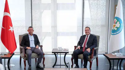 CHP Genel Başkanı Özgür Özel, Manisa Büyükşehir Belediye Başkanı Besim Dutlulu’yu Ziyaret Etti