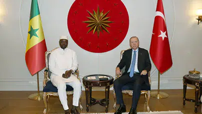 Cumhurbaşkanı Erdoğan, Senegal Başbakanı Sonko ile Atatürk Havalimanı'nda Görüştü