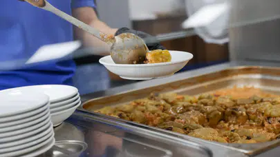 Buca Belediyesi’nden 25 Bin Kişiye “Askıda Yemek” Desteği