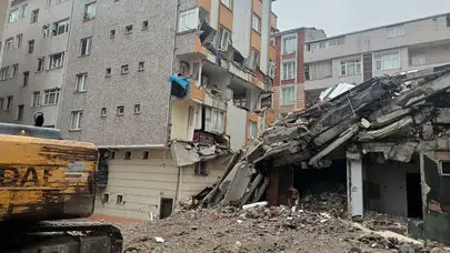 İstanbul'da bina çöktü: Enkaz altında kalanlar var