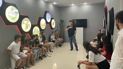 Gökyüzünden Dinozorlara: Çocuklar Bornova’da Bilimle Buluştu