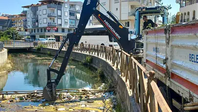 Manavgat'ta açık kanallar temizlendi, çevre sağlığı için çalışmalar sürüyor!